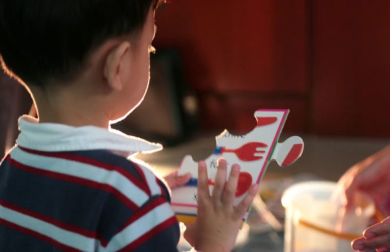 Planos de saúde cortam atendimento a autistas após decisão do STJ