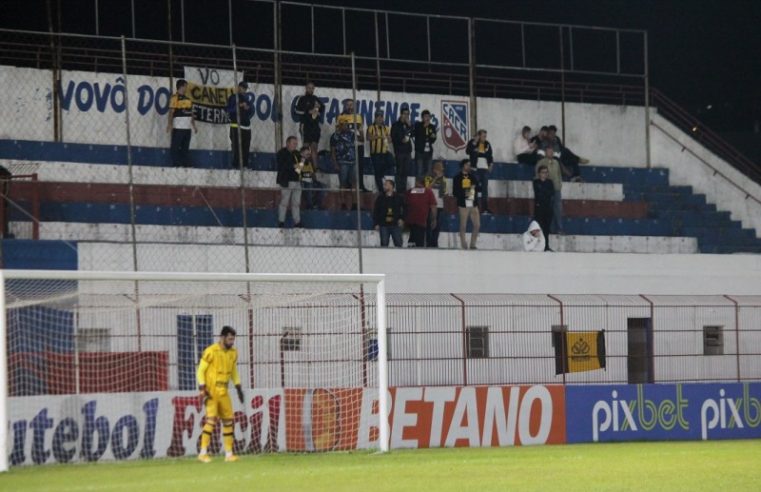 Criciúma ficou no empate com o Carlos Renaux, Tencati critica federação por acúmulo de jogos