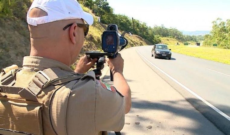 Via Rápida, mais de 20 motoristas são flagrados acima da velocidade permitida