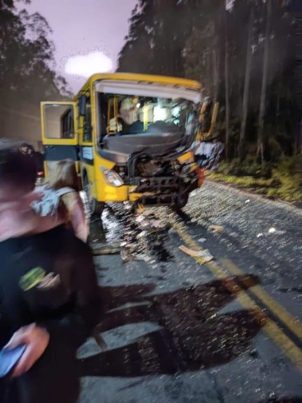 22 pessoas ficam feridas em acidente com ônibus escolar na SC-446, em Siderópolis, infelizmente motorista morreu