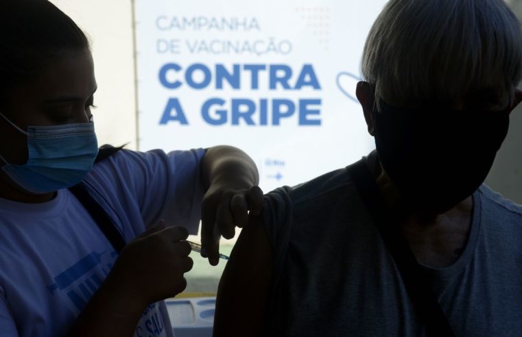 Com baixa procura, vacinação contra gripe atinge 55% do público-alvo