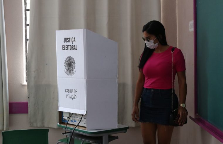 Eleições 2022 mantêm maioria do eleitorado feminina, com 53%