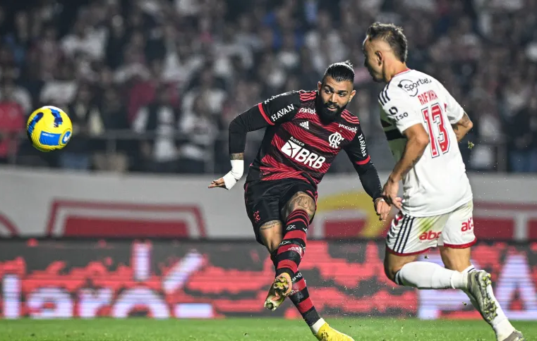 Flamengo vence São Paulo e conquista vantagem na semifinal da Copa do Brasil, Fluminense e Corinthians empataram