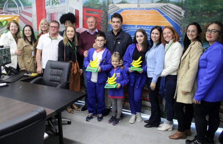 Alunos da rede municipal de Criciúma são premiados no concurso da Bananicultura