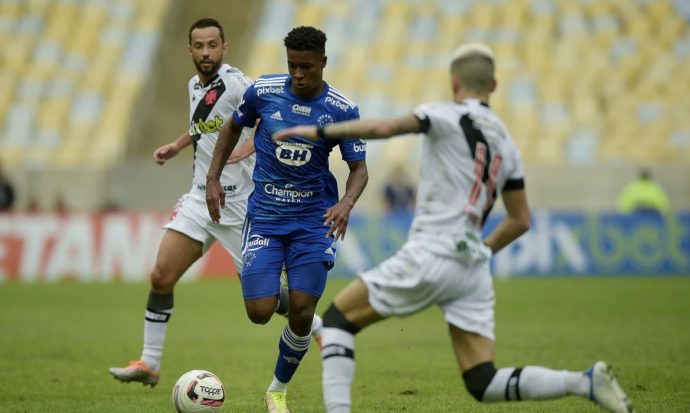Cruzeiro recebe Vasco tentando garantir o acesso à Série A, Grêmio assume vice-liderança