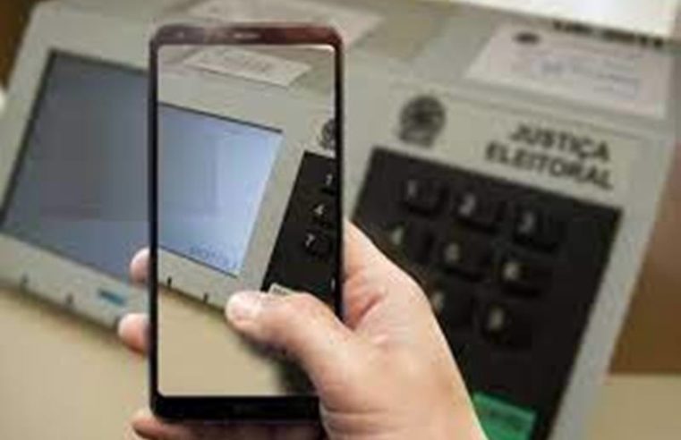 TSE confirma que celulares são proibidos na cabine de votação