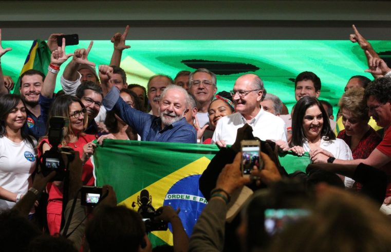 Luiz Inácio Lula da Silva diz que vai governar em benefício de todos