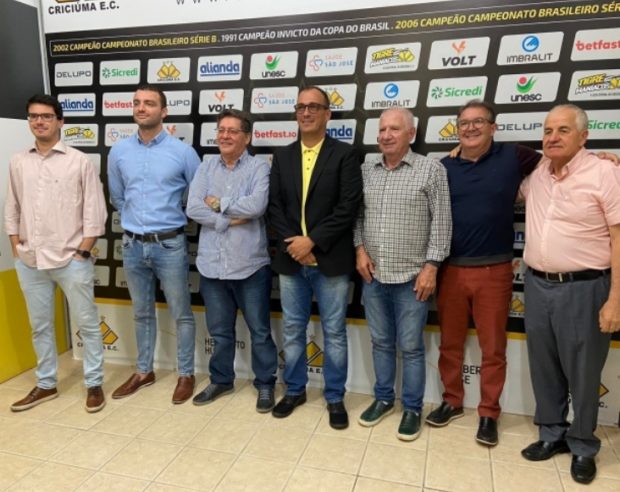 Tigre apresenta oficialmente o gerente Alex Brasil