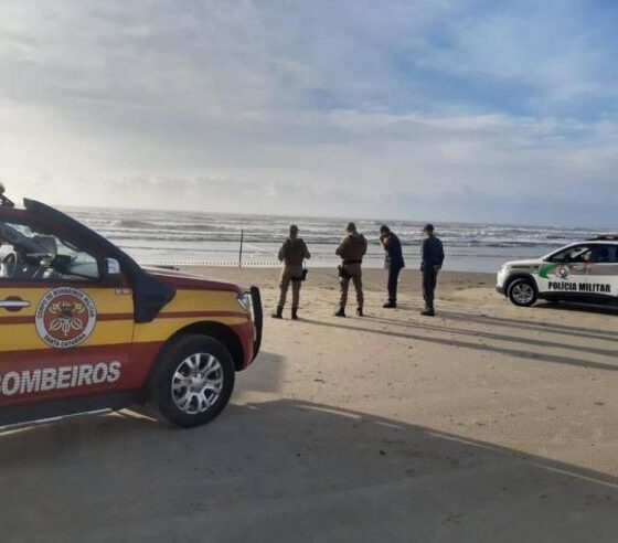 Corpo encontrado em praia é de jovem desaparecido após queda de ponte, em Passo de Torres