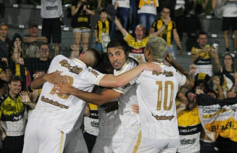 Em jogo com 3 gols de Fabinho, Criciúma vence o Camboriú