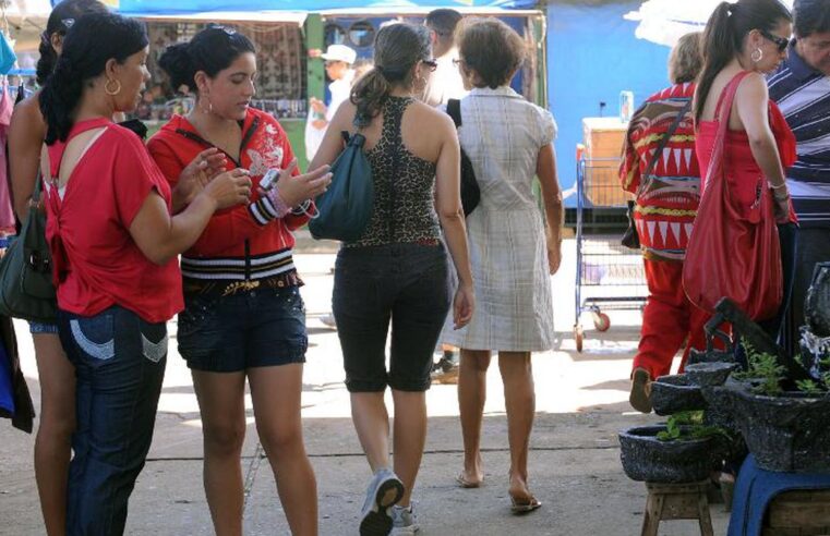 Presidente anuncia projeto para igualar salários de homens e mulheres