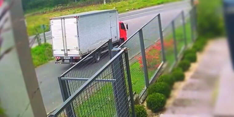 Dupla é indiciada por subtração de caminhão após falsa comunicação de roubo