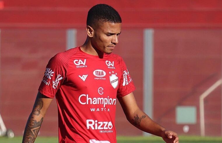 Jogador é banido do futebol por envolvimento em esquema de manipulação