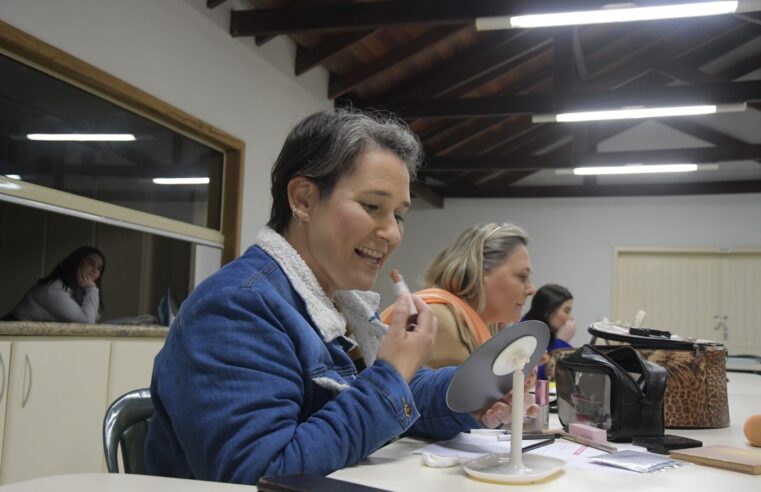 Em junho, curso de automaquiagem gratuito para a comunidade cooperada