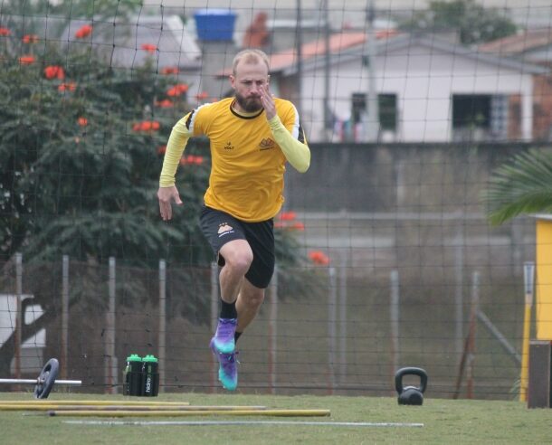 Elenco Tricolor se reapresenta e treina em dois períodos