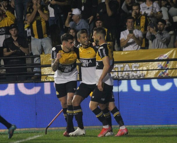 Tigrão vence o CRB e volta ao G4