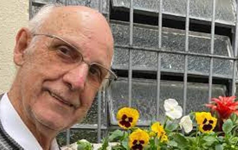 Lula condecora padre Júlio Lancellotti com medalha da Ordem do Ministério da Justiça