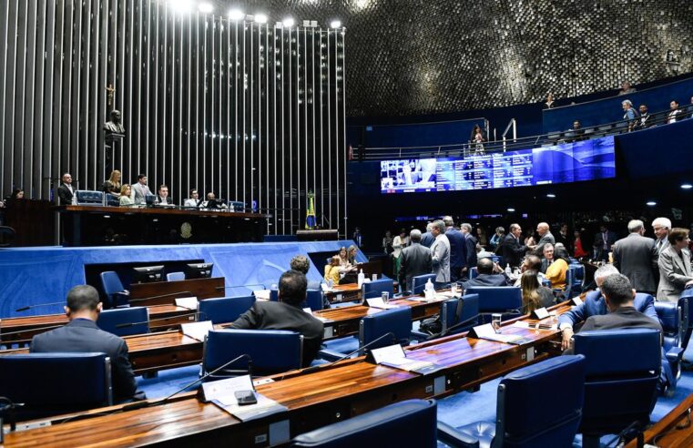 Senado aprova MP que aumenta salário mínimo e amplia isenção do IR