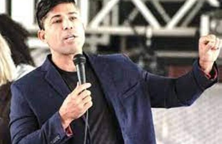 Prefeito que sugeriu castração de mulheres se desculpa, mas é expulso do partido