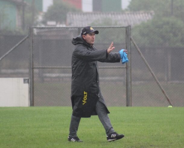 Tencati faz treino técnico e tático; CBF altera data e horário de Criciúma x Chapecoense