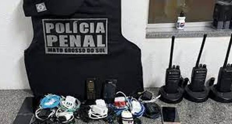 Operação apreende mais de mil celulares em presídios do país