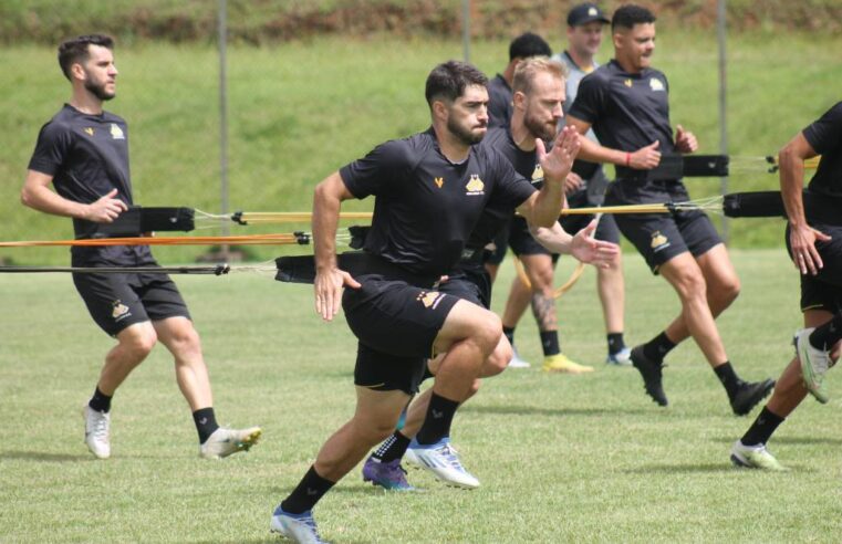 Sábado com treino físico e técnico no CT