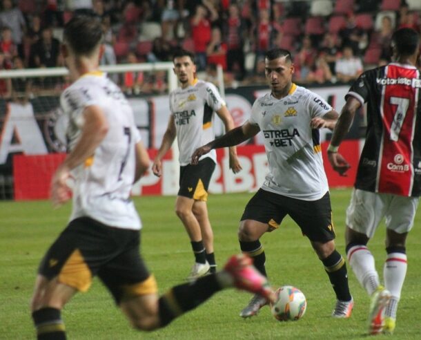 Com muita Chuva, Criciúma empata com o Joinville mas segue líder