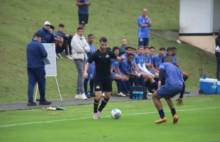 Criciúma e Caravaggio se enfrentaram em jogo-treino no CT