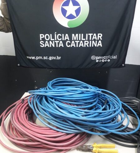 Policia Militar de Criciúma prende dois homens e recupera 30kg de fios elétricos