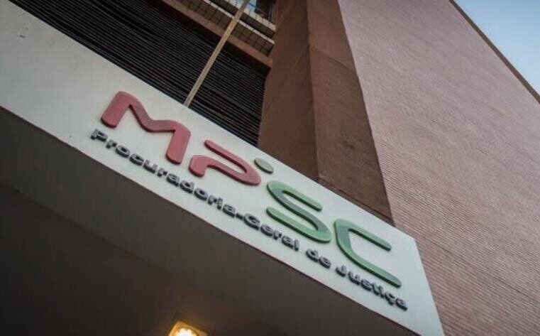 Após ação do MPSC, conselheira tutelar é afastada da função por incentivar violência no Sul de SC