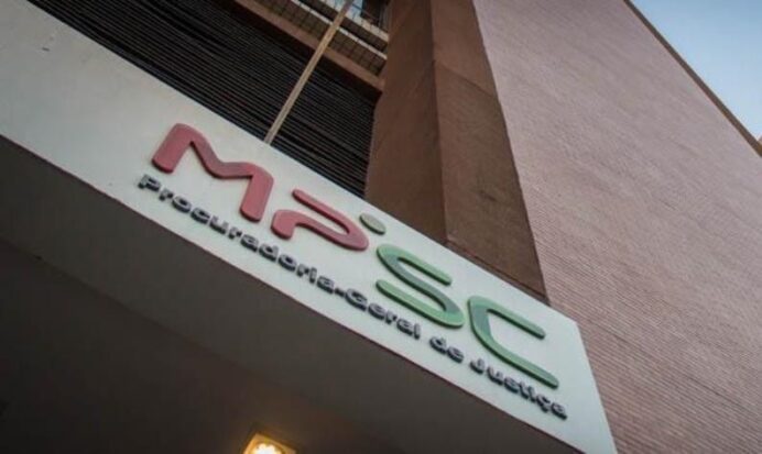 Após ação do MPSC, conselheira tutelar é afastada da função por incentivar violência no Sul de SC