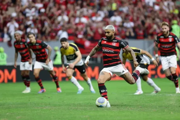 Flamengo x Criciúma: confira análise do VAR em pênalti incomum