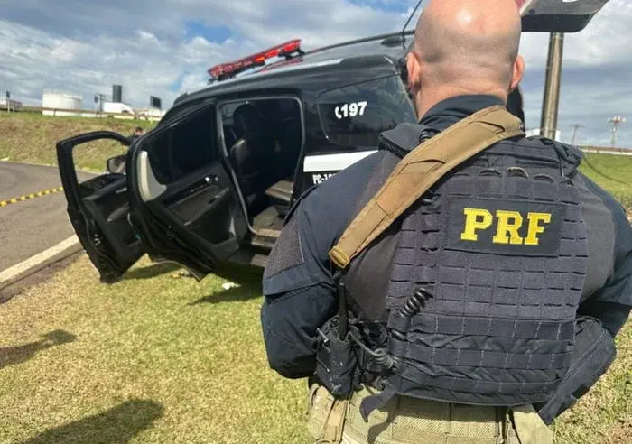Policial civil é preso dirigindo viatura falsa com drogas
