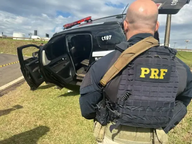 Policial civil é preso dirigindo viatura falsa com drogas