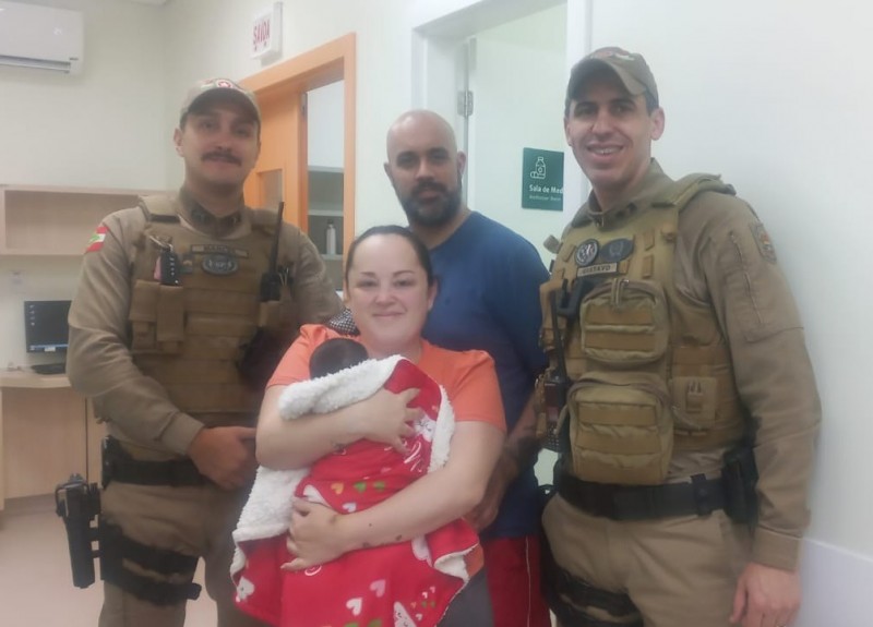 No Centro de Criciúma; bebê de sete dias é salva por policiais militares