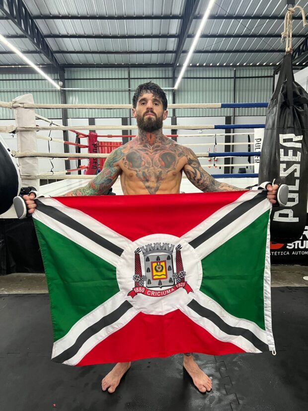 Atleta criciumense de muay thai lutará por cinturão no sábado (14)