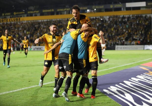 Criciúma vence o Joinville e segue na liderança