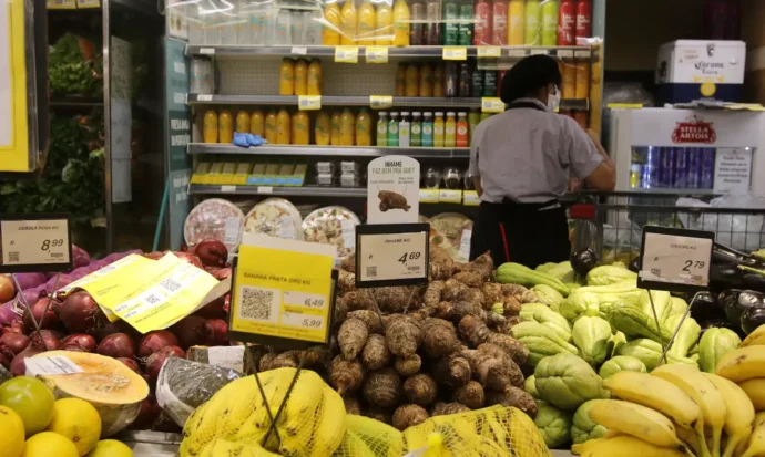 Inflação dos alimentos desacelera para 0,61% em fevereiro, diz IBGE
