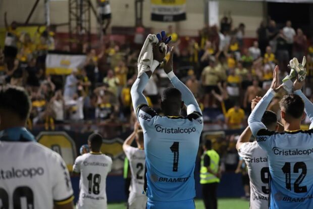Tigre empata no Augusto Bauer, repudio ato de racismo sofrido pelo goleiro, Caíque
