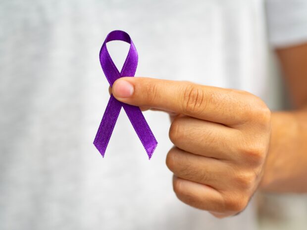 Março Roxo: campanha de conscientização sobre neoplasias em Criciúma