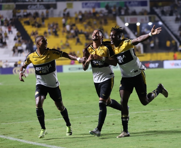 CRICIÚMA VENCE O ATHLETIC NO MAJESTOSO