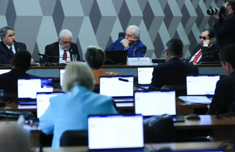 CCJ do Senado adia votação sobre fim da reeleição para presidente