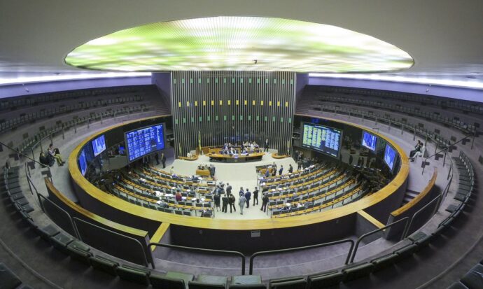 Câmara aprova projeto que amplia número de parlamentares