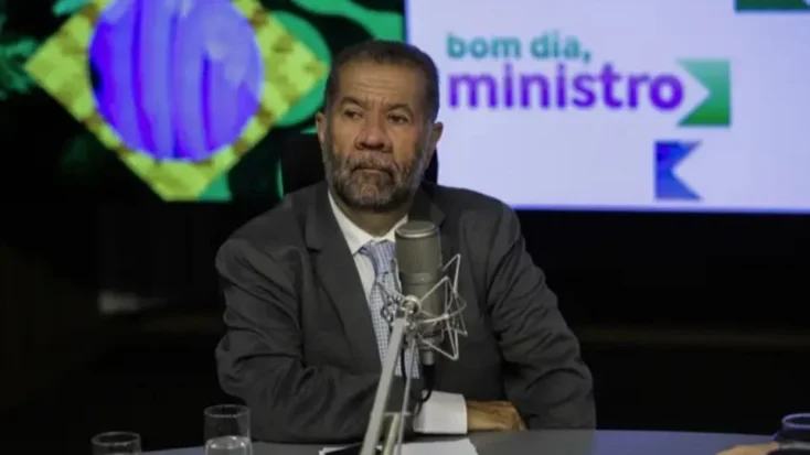 CAIU, Lupi entrega cargo de ministro após denúncias no INSS; Wolney Queiroz assume o posto