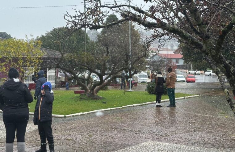 Primeira neve do ano é registrada em Santa Catarina nesta quinta-feira