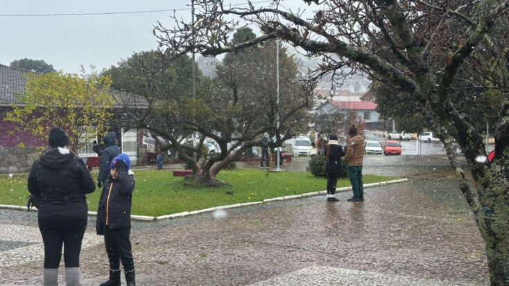 Primeira neve do ano é registrada em Santa Catarina nesta quinta-feira