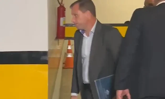 Cid acusa defesa de Bolsonaro de contatar sua família