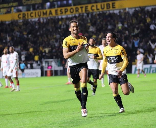 Tigrão Vence mais uma e, segue se afastando da parte de baixo