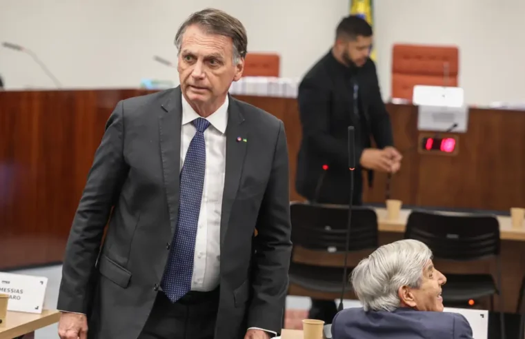 Moraes dá 48h para Bolsonaro explicar documento sobre asilo político