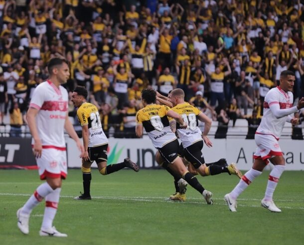 Tigrão vence o CRB no Heriberto Hulse e segue no G4